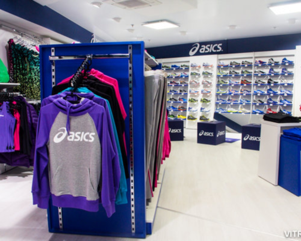 Магазин asics. Магазин асикс. Магазин асикс в Москве. Sportswear одежда магазины. Фирменный магазин асикс в Москве.